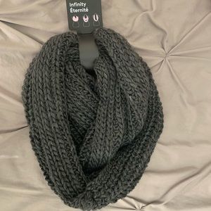 Super soft and thick infinity scarf!